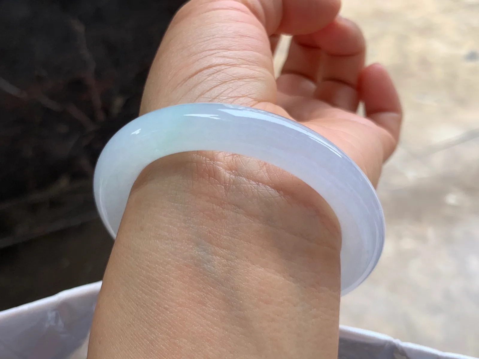 52-10mm
冰种淡紫圆条手镯 水润冰透 清爽干净 上手秀美