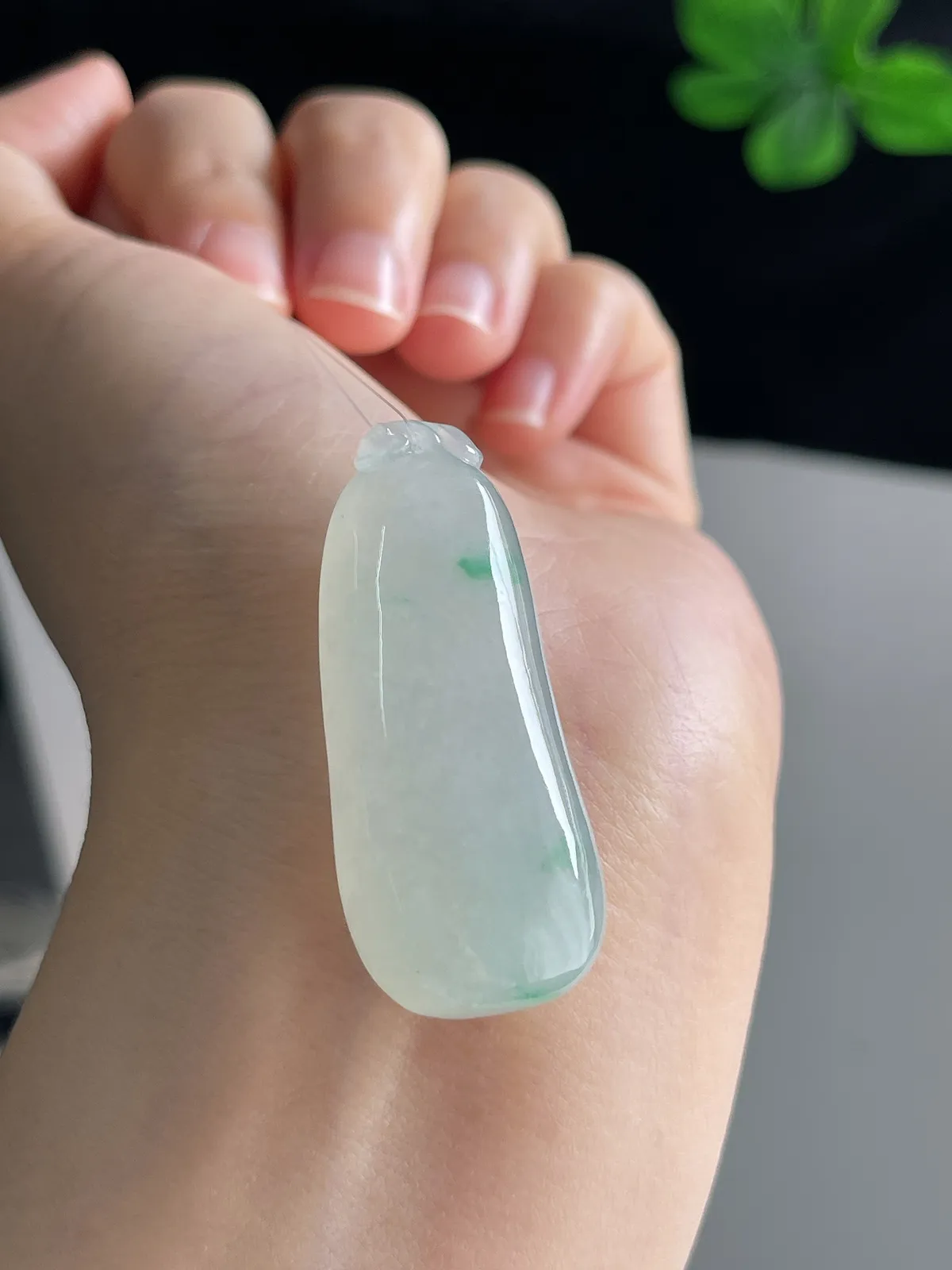 翡翠冰糯种白色飘花福瓜