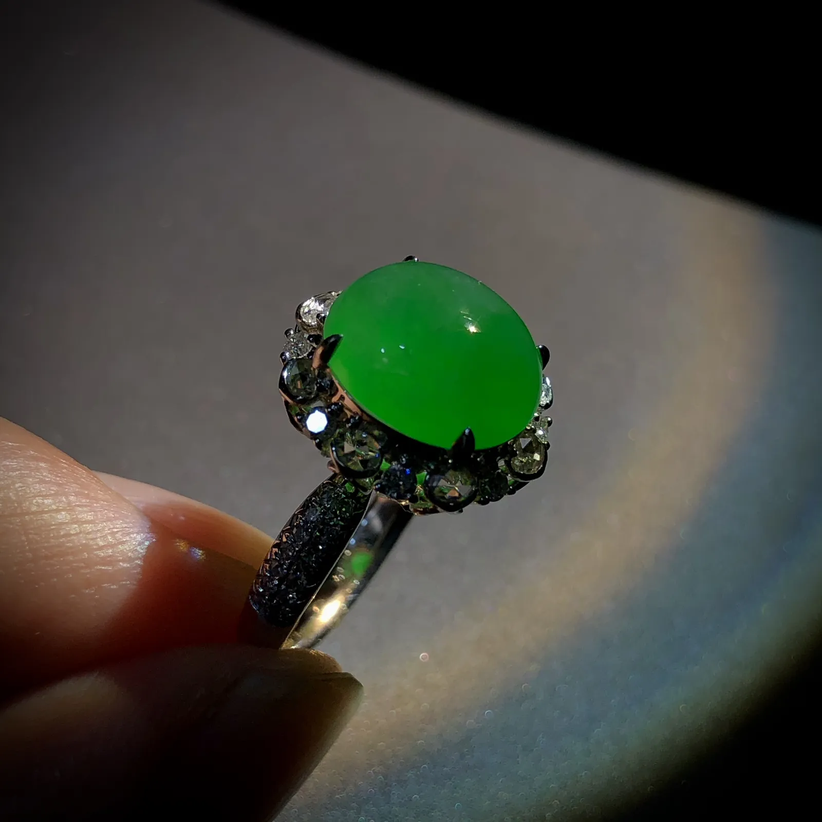 绿戒指，裸石11.5-10.6-6mm，
14#，18K金，南非钻，