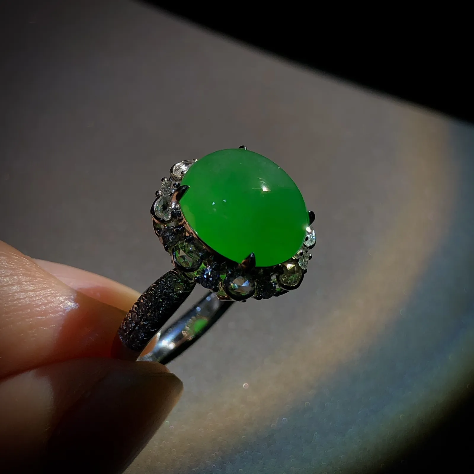 绿戒指，裸石11.5-10.6-6mm，
14#，18K金，南非钻，