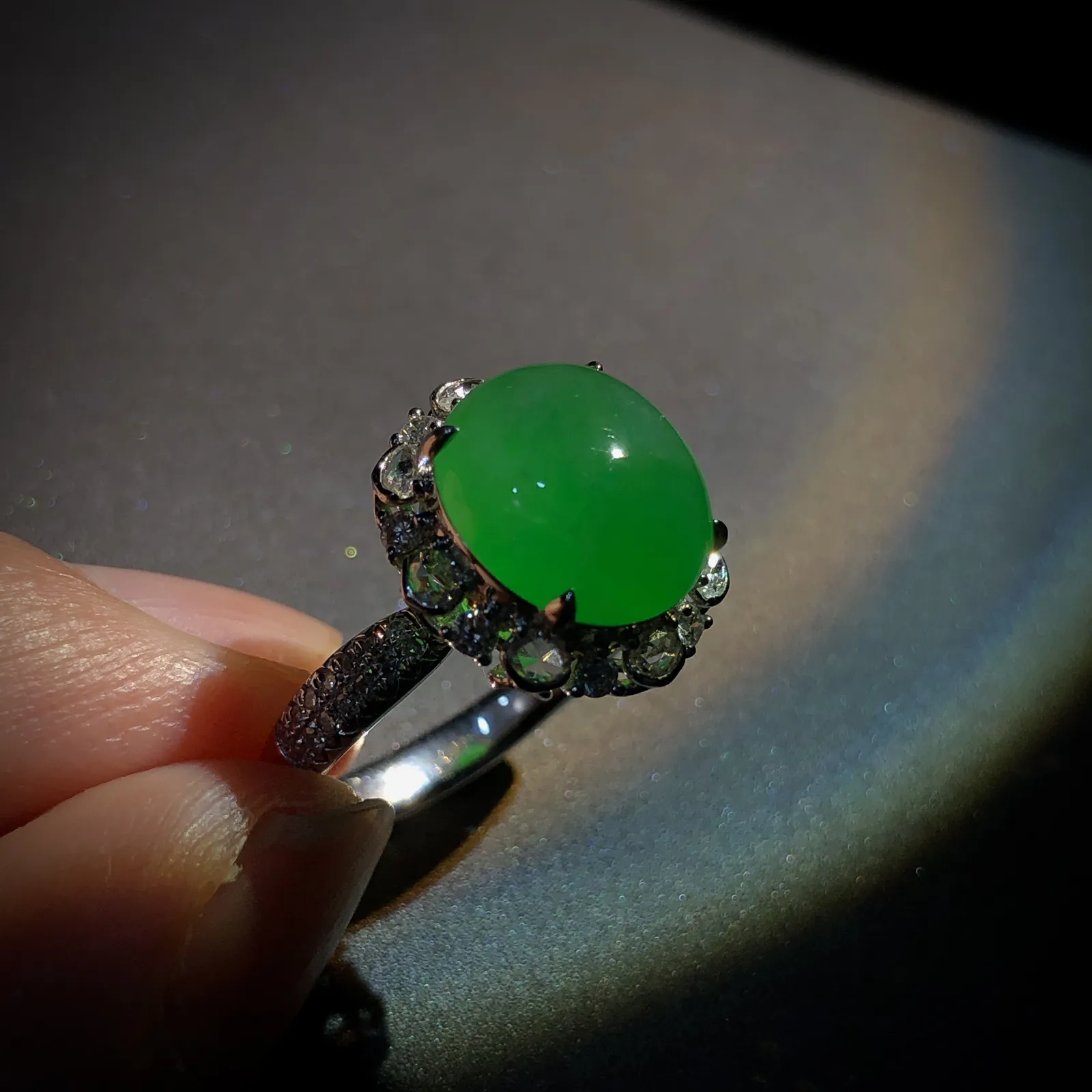 绿戒指，裸石11.5-10.6-6mm，
14#，18K金，南非钻，