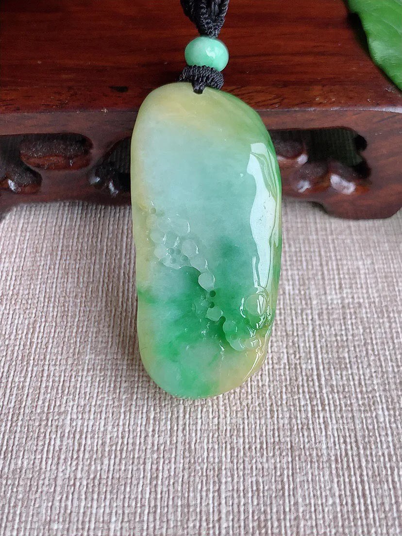 缅甸a货翡翠ddj老坑冰润黄加绿双彩悟道吊坠  整体40.5×25.4×11.5mm 27.50