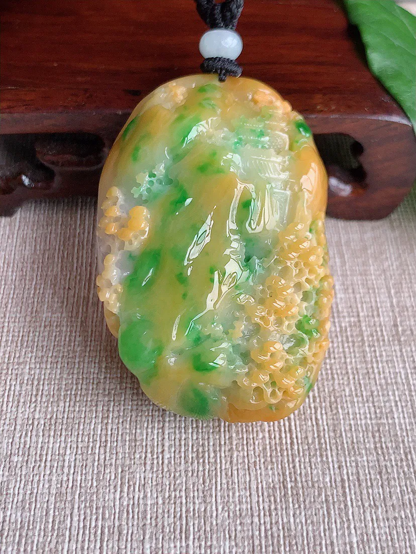 缅甸a货翡翠ddj老坑冰润黄加绿双彩意境山水牌吊坠  整体55.7×37.6×17mm 68.97