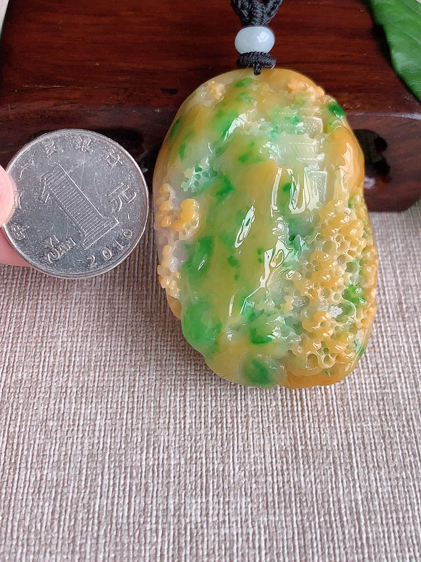 缅甸a货翡翠ddj老坑冰润黄加绿双彩意境山水牌吊坠  整体55.7×37.6×17mm 68.97