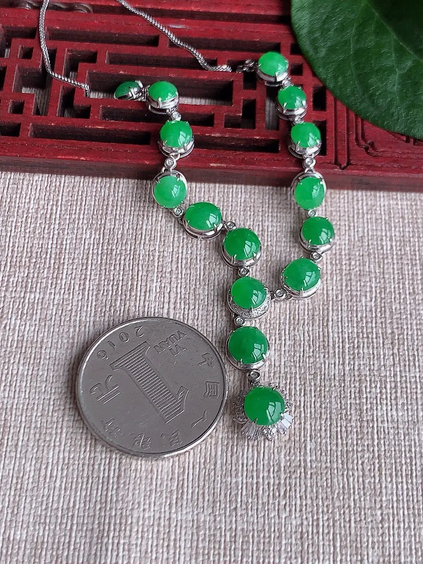 缅甸a货翡翠ddj老坑冰种18K金镶嵌甜绿蛋面项链 整体6×6.7mm 8.26