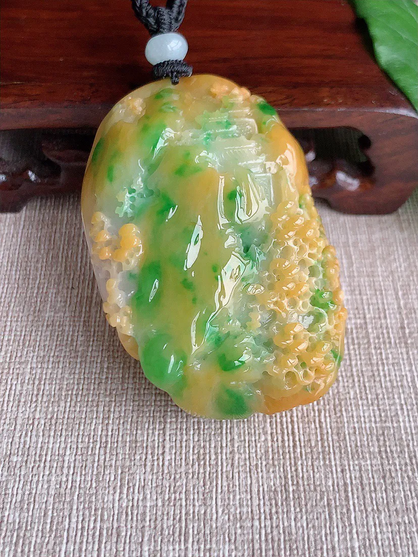 缅甸a货翡翠ddj老坑冰润黄加绿双彩意境山水牌吊坠  整体55.7×37.6×17mm 68.97