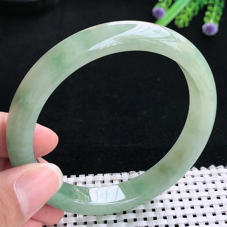 自然光64.5大圈口老坑精美冰润满色油绿手镯翡翠玉镯尺寸64.5/11.9/8.5