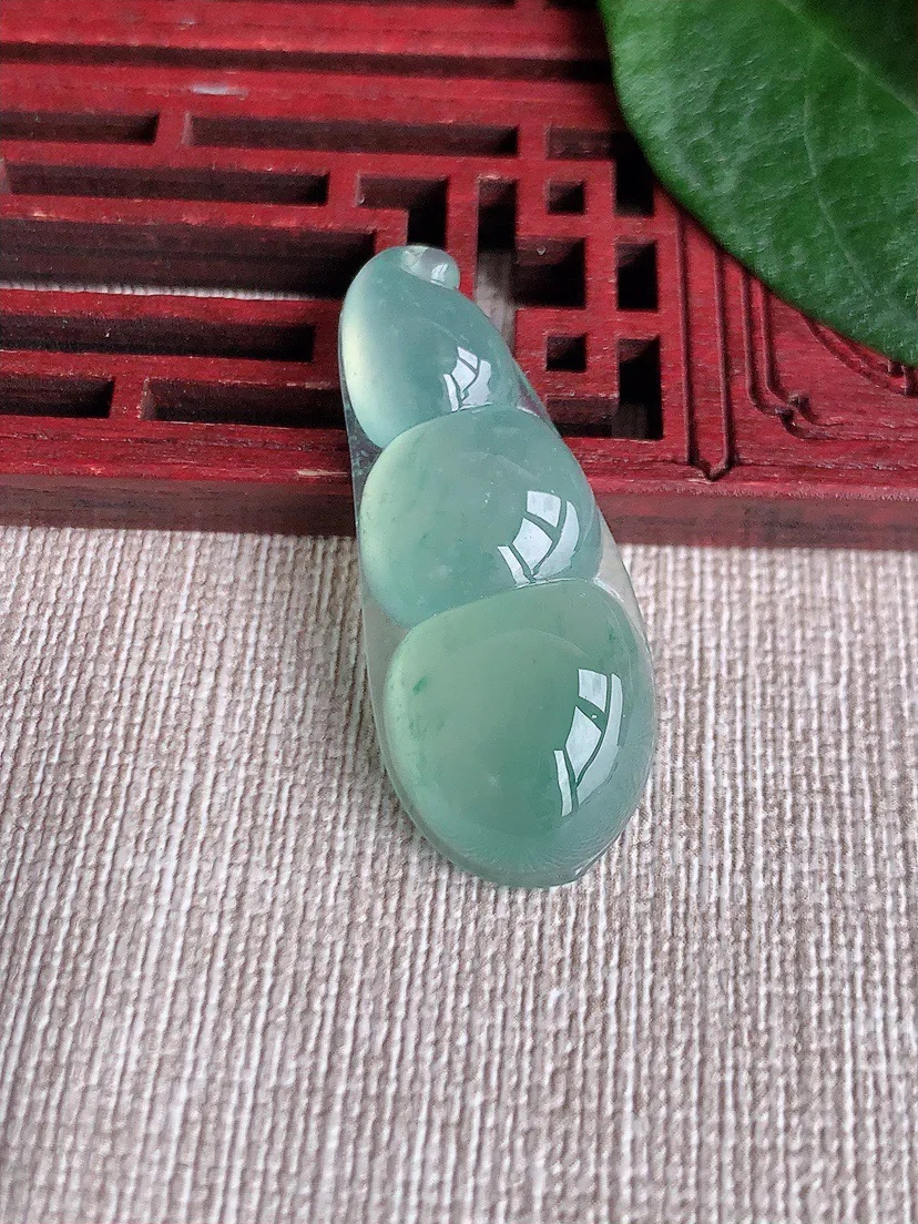 缅甸a货翡翠ddj老坑冰种飘花四季豆福豆平安豆吊坠 整体38.3×15.4×6.6mm 7.17