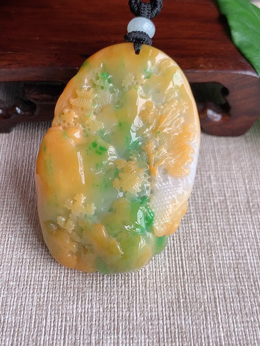 缅甸a货翡翠ddj老坑冰润黄加绿双彩意境山水牌吊坠  整体55.7×37.6×17mm 68.97