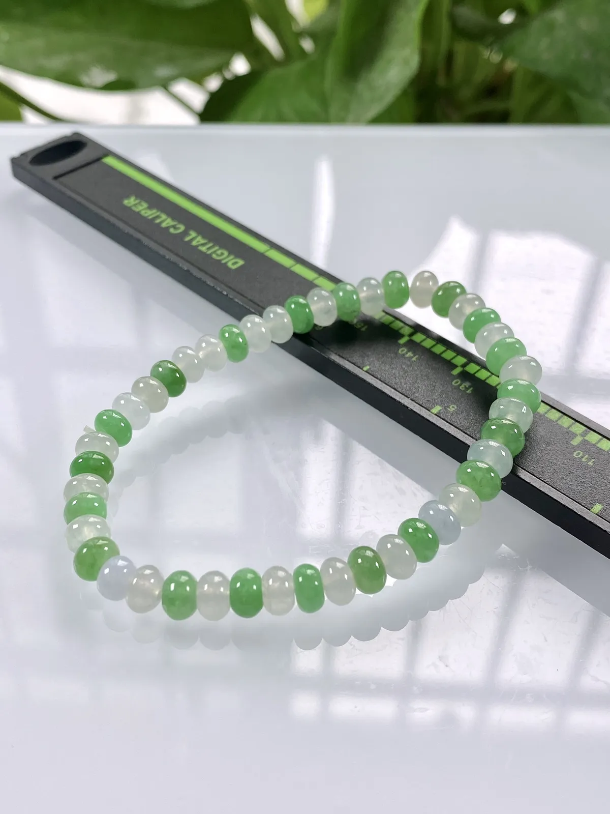 缅甸天然翡翠A货，冰种起胶多宝算盘珠手串手链，尺寸：取一5.8/3.8mm/45颗，重量：10.91g