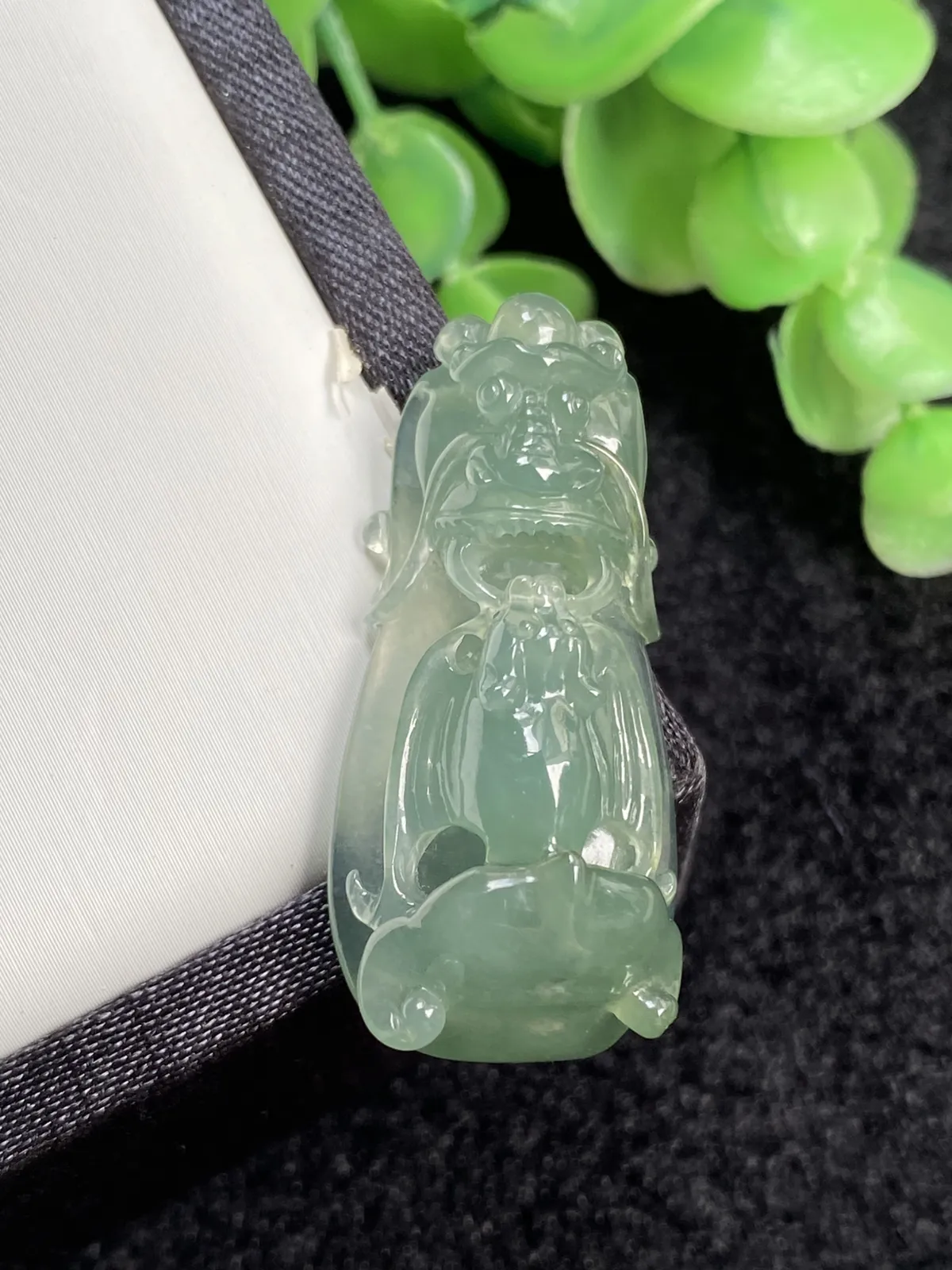 推荐【冰油青如意龙钩】平安如意，福在眼前，无纹裂，水润，冰透，超细腻，厚装饱满，超值～～
