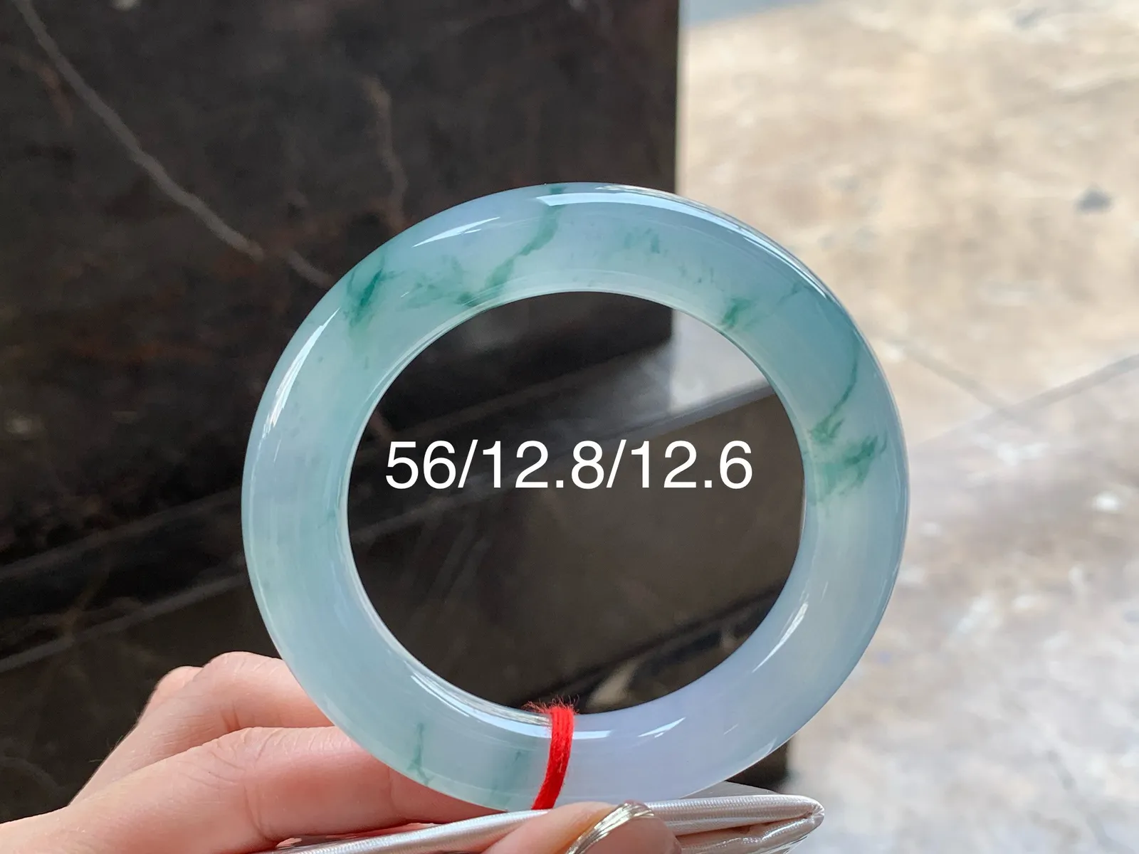 冰种飘花手镯
起胶 56/12.8/12.6mm