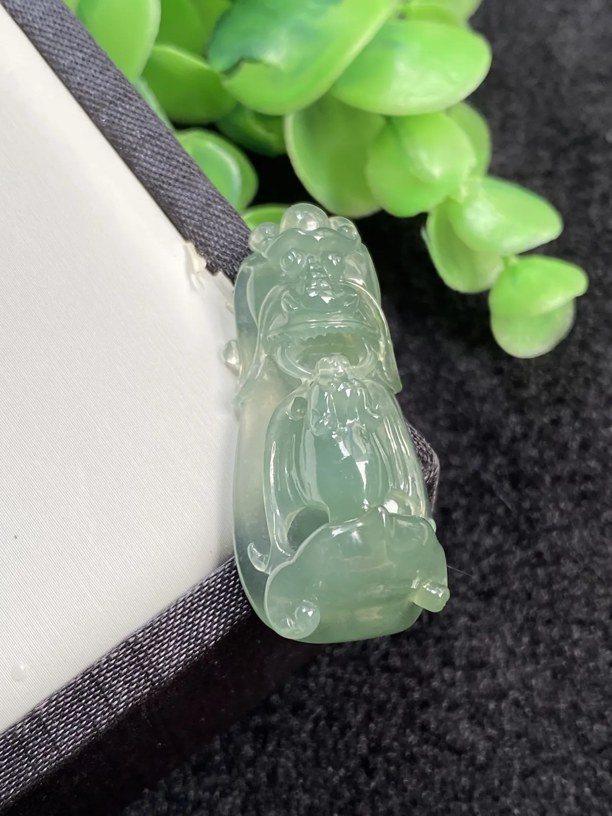推荐【冰油青如意龙钩】平安如意，福在眼前，无纹裂，水润，冰透，超细腻，厚装饱满，超值～～