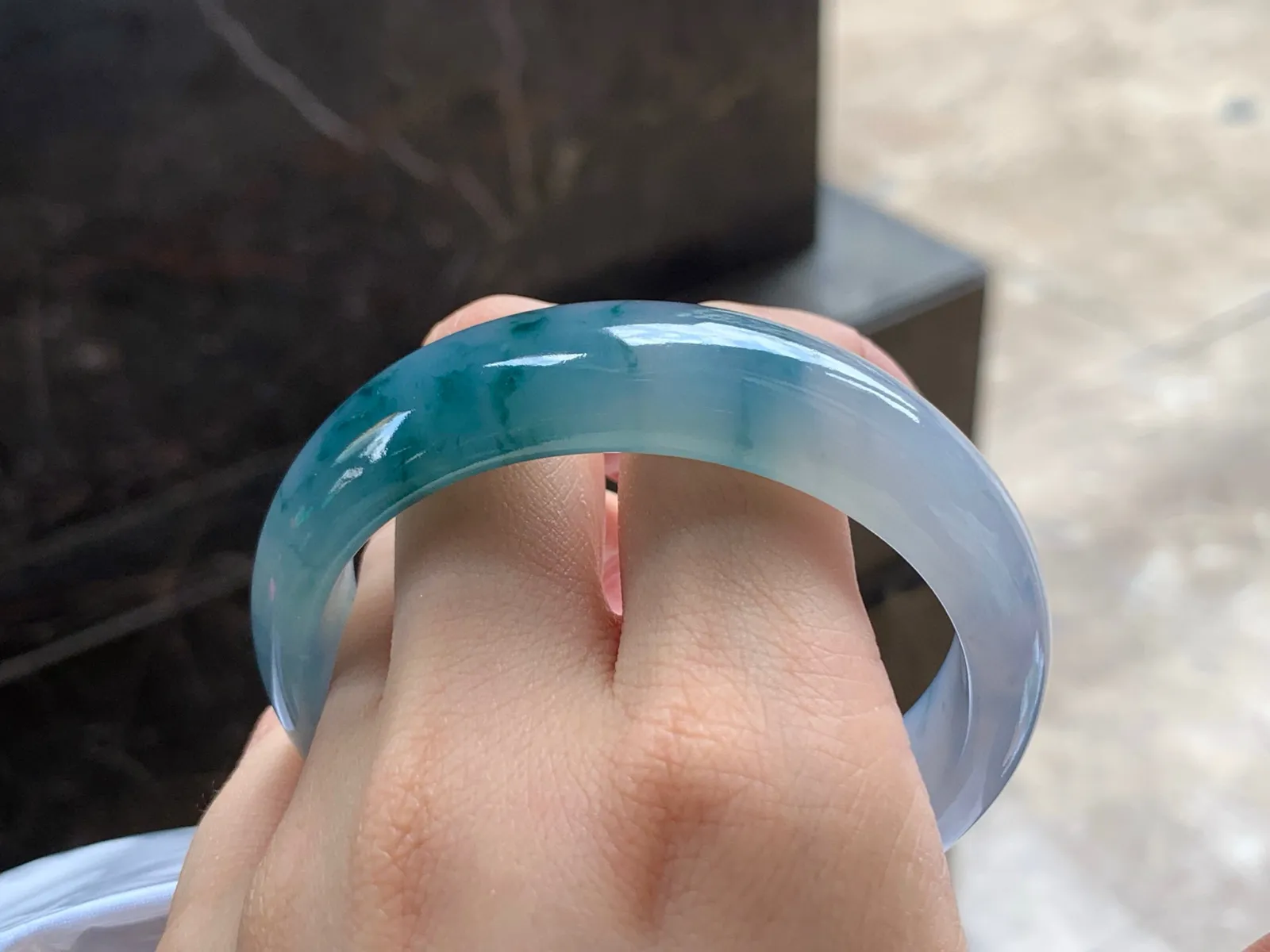 冰种紫底飘花手镯
独特57.3/16.6/8mm