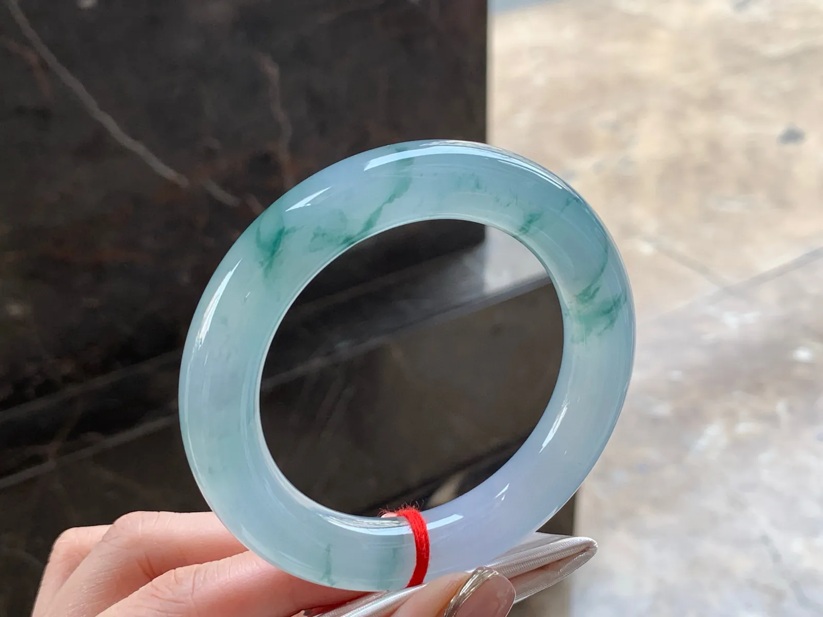 冰种飘花手镯
起胶 56/12.8/12.6mm
