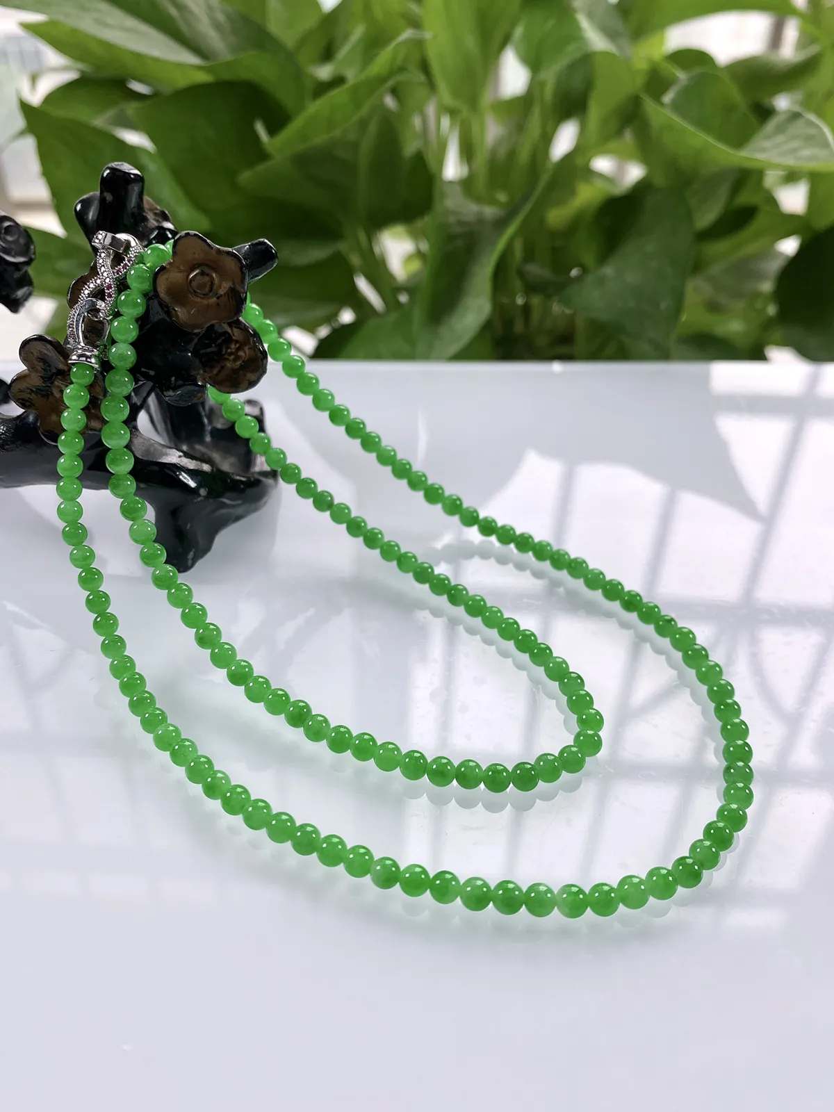 收藏级别，缅甸天然翡翠A货，卡4.2冰种起胶正阳绿小米珠微塔珠项链手链，尺寸：大珠4.2mm～小珠3.8mm/146颗，长度575mm，重量：17.06g