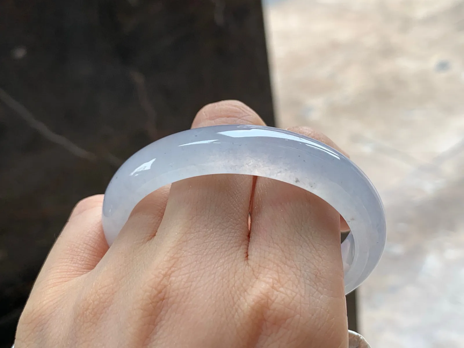 冰种贵妃镯
种好水足 53/11.5/6.9mm