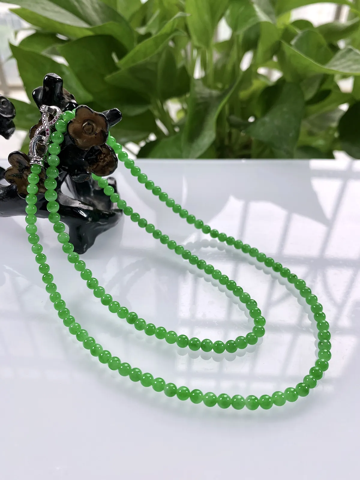 收藏级别，缅甸天然翡翠A货，卡4.2冰种起胶正阳绿小米珠微塔珠项链手链，尺寸：大珠4.2mm～小珠3.8mm/146颗，长度575mm，重量：17.06g