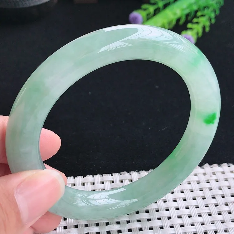 自然光57.5圈口老坑冰胶水灵冰晴飘阳绿圆条手镯翡翠玉镯尺寸57.5/10.8/10.6