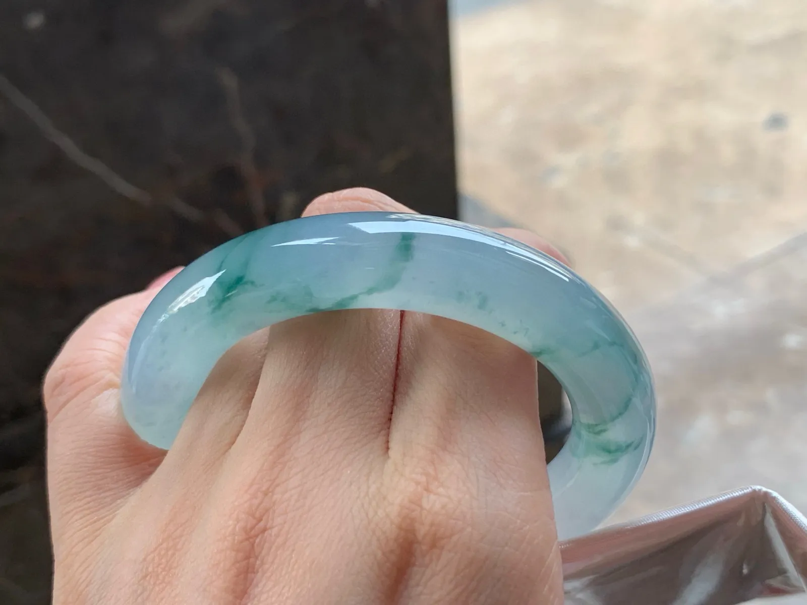 冰种飘花手镯
起胶 56/12.8/12.6mm