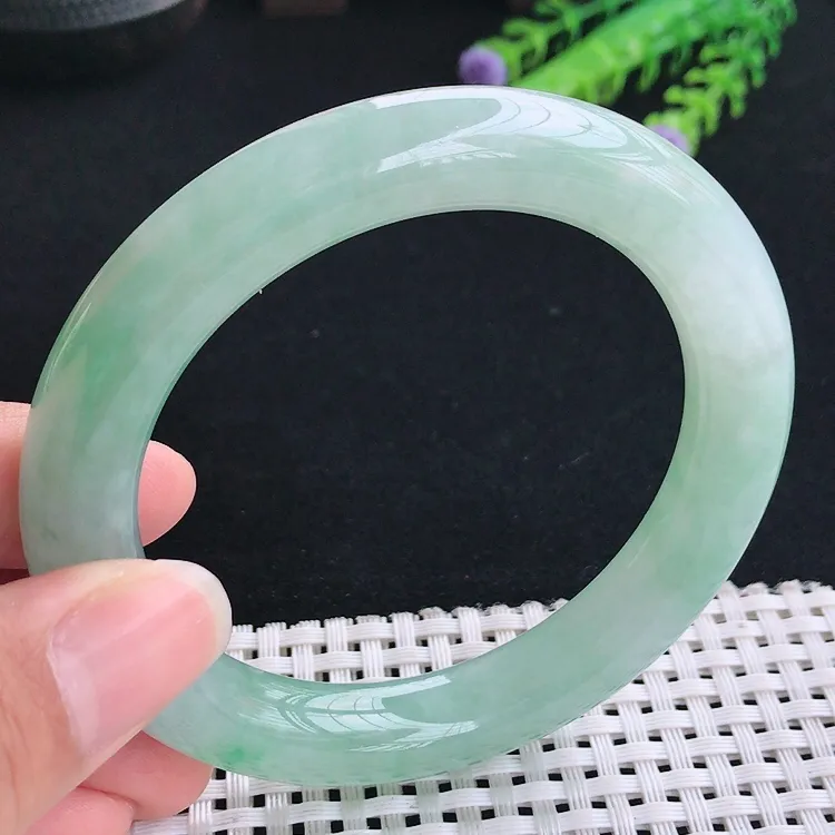 自然光57.5圈口老坑冰胶水灵冰晴飘阳绿圆条手镯翡翠玉镯尺寸57.5/10.8/10.6