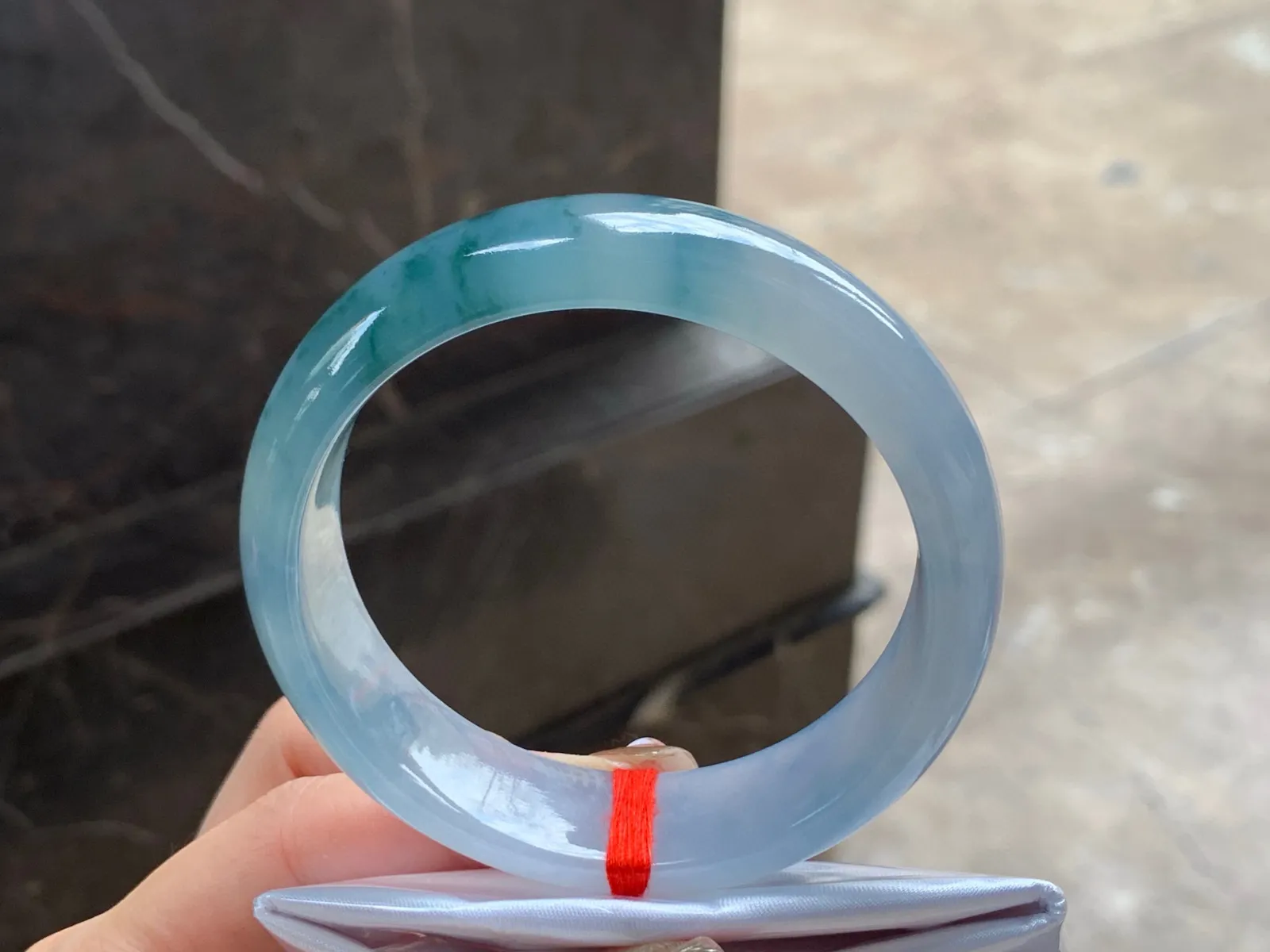 冰种紫底飘花手镯
独特57.3/16.6/8mm