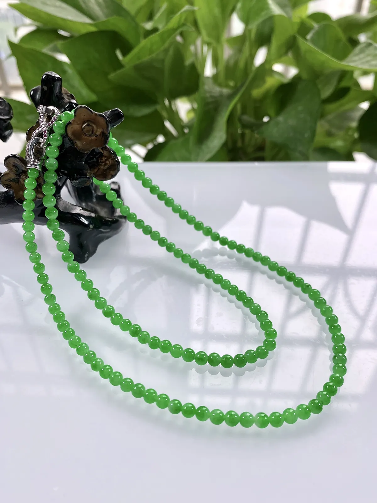 收藏级别，缅甸天然翡翠A货，卡4.2冰种起胶正阳绿小米珠微塔珠项链手链，尺寸：大珠4.2mm～小珠3.8mm/146颗，长度575mm，重量：17.06g