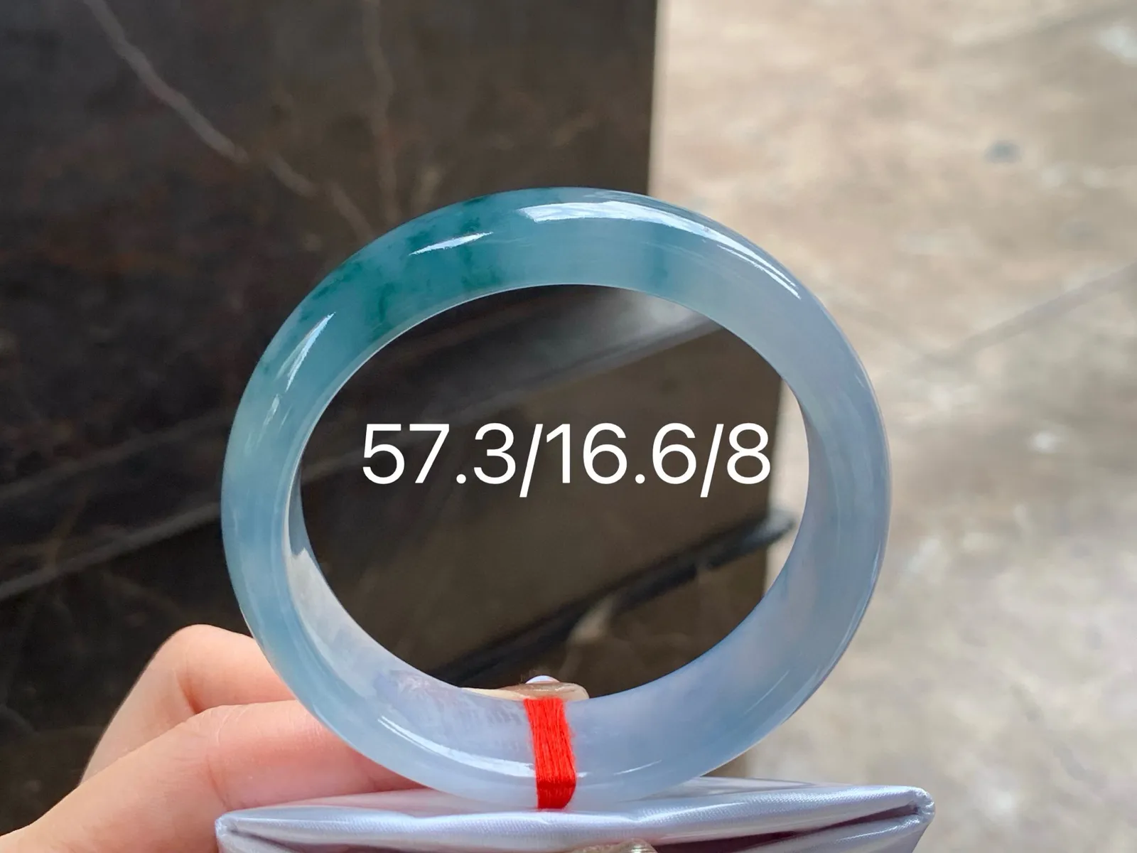冰种紫底飘花手镯
独特57.3/16.6/8mm