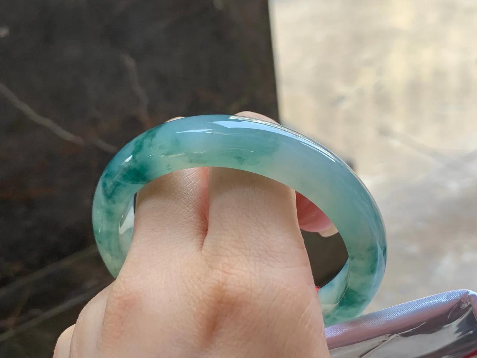 冰飘花手镯
种好水润 55.5/12.6/7.9mm