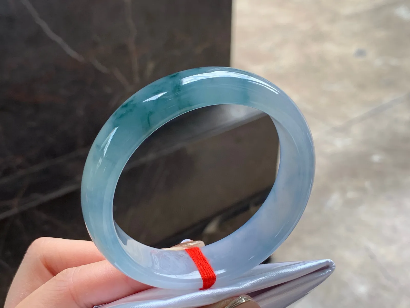 冰种紫底飘花手镯
独特57.3/16.6/8mm