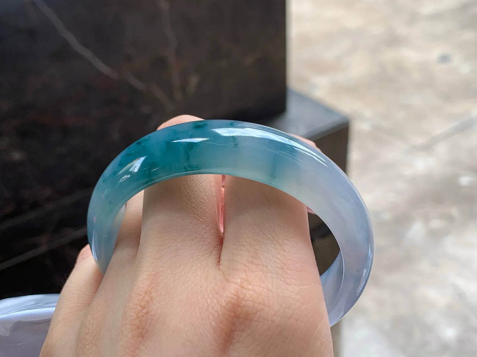 冰种紫底飘花手镯
独特57.3/16.6/8mm