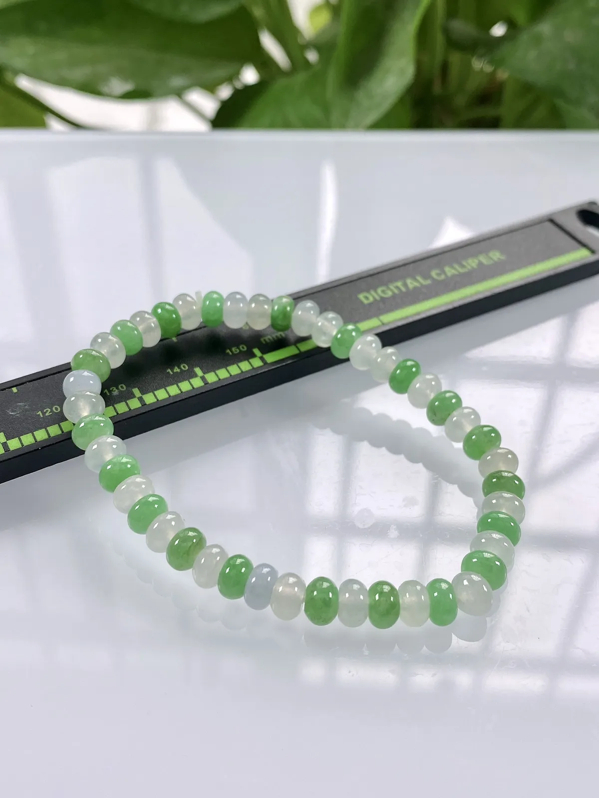 缅甸天然翡翠A货，冰种起胶多宝算盘珠手串手链，尺寸：取一5.8/3.8mm/45颗，重量：10.91g