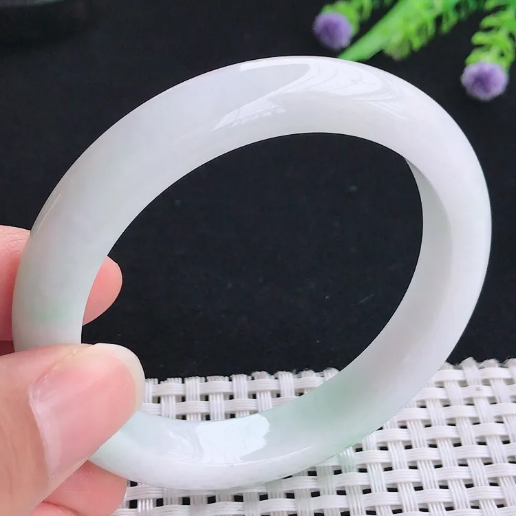 自然光55圈口老坑精美温润白底青飘阳绿手镯翡翠玉镯尺寸55/11.4/8.5