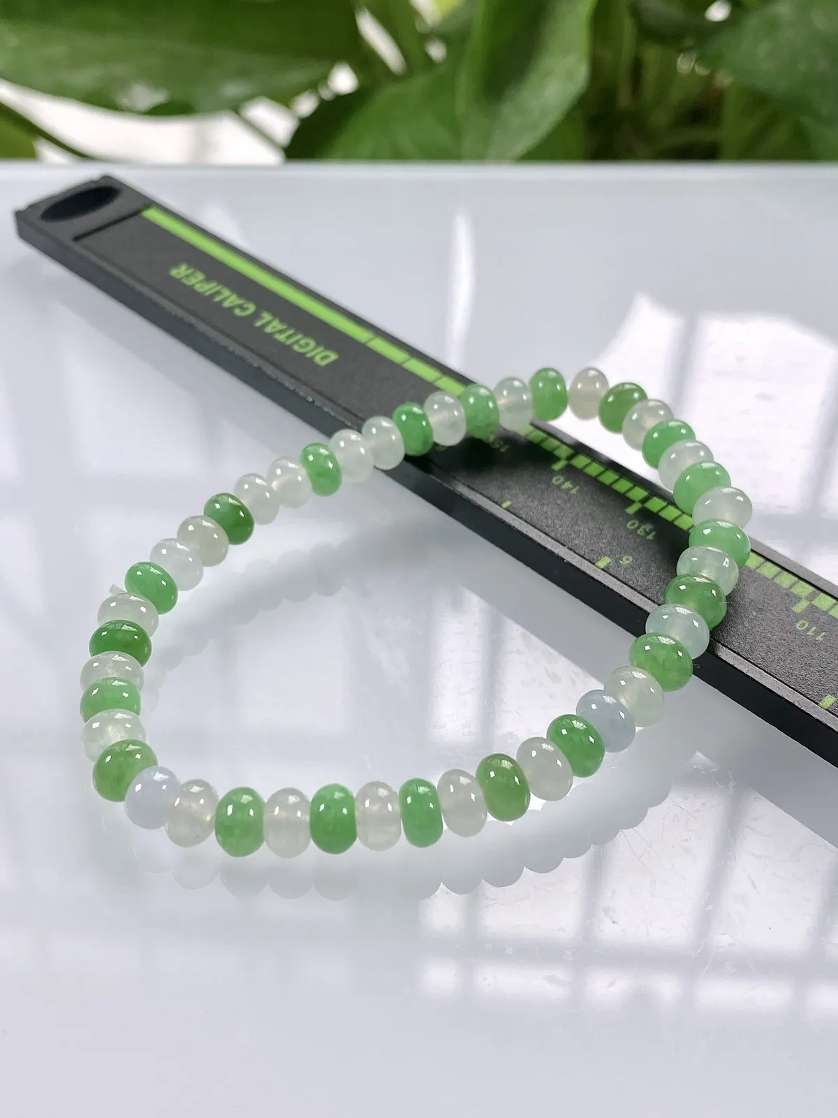 缅甸天然翡翠A货，冰种起胶多宝算盘珠手串手链，尺寸：取一5.8/3.8mm/45颗，重量：10.91g