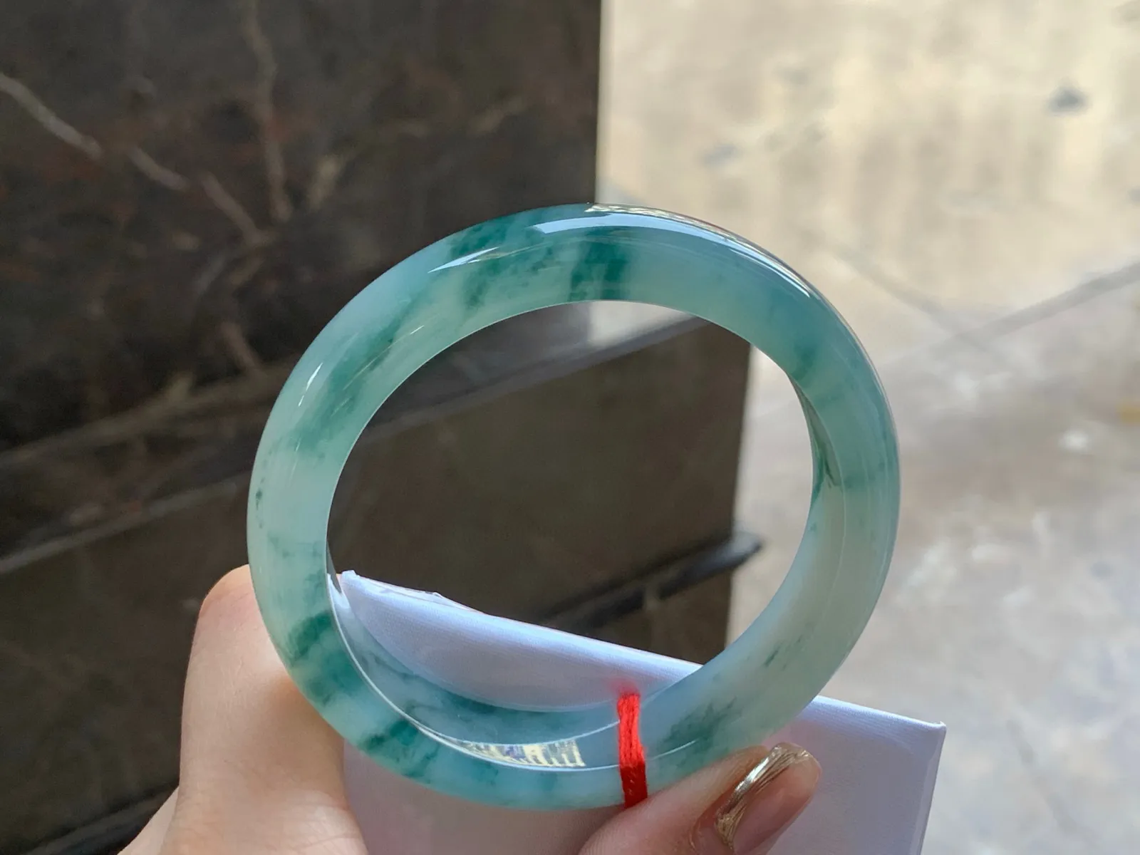 冰飘花手镯
种好水润 55.5/12.6/7.9mm
