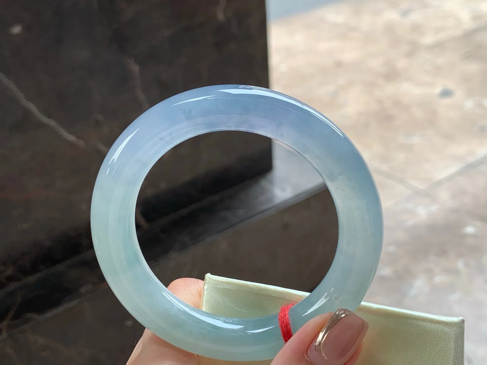 冰紫福镯
底色漂亮 种好水足56.6/12.1mm