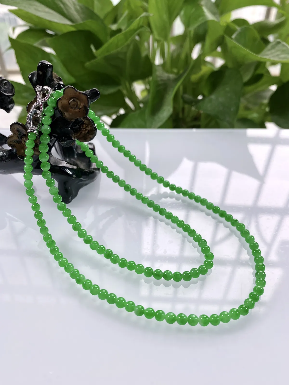 收藏级别，缅甸天然翡翠A货，卡4.2冰种起胶正阳绿小米珠微塔珠项链手链，尺寸：大珠4.2mm～小珠3.8mm/146颗，长度575mm，重量：17.06g
