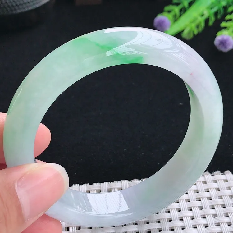 自然光56.3圈口老坑精美冰润起胶飘阳绿手镯翡翠玉镯尺寸56.3/13.7/8.7