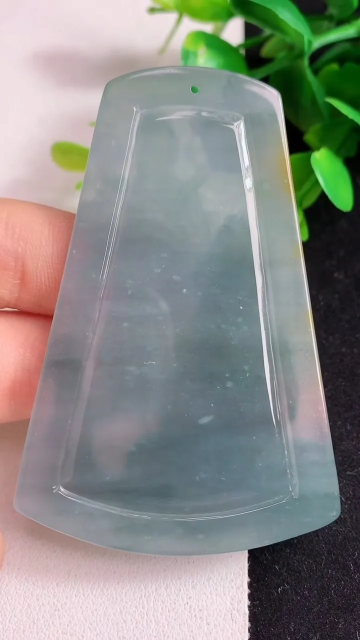 天然A货翡翠蓝水观音菩萨吊坠，尺寸72.5-48-6，重:29.68g
5月4日