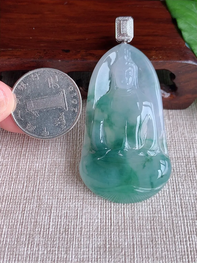 a货翡翠老坑冰种18K金伴钻镶嵌飘花观音吊坠  尺寸63.3×53.5×30.5×7mm 重量19.59g 0502
