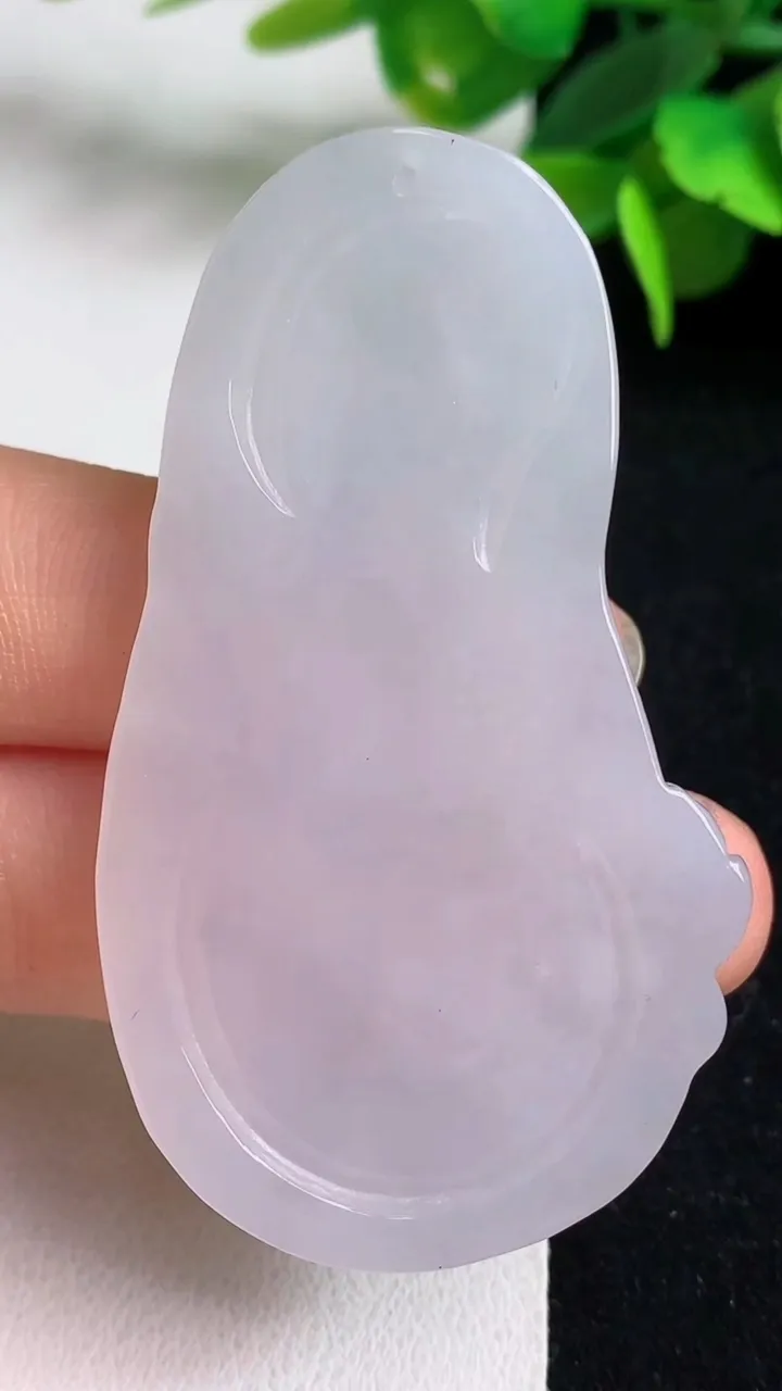 天然A货翡翠白冰阿弥陀佛吊坠，尺寸58.5-33.8-6，重量:21.20g
5月4日