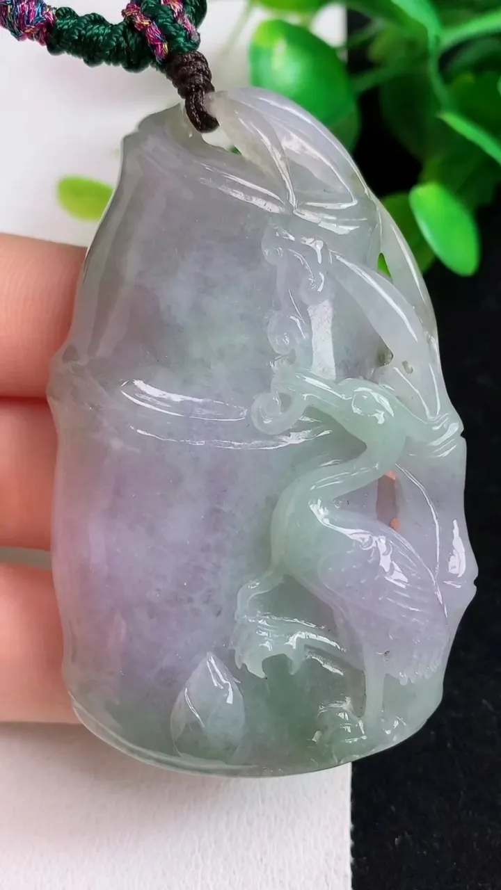 天然A货翡翠春带彩 紫罗兰节节高升 竹节吊坠，尺寸69.5-49.8-10.8，重:55.56g
5