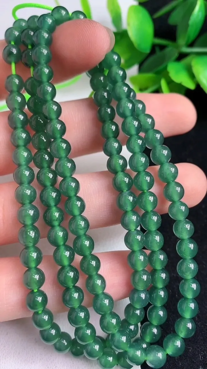 天然A货翡翠货蓝水圆珠项链124颗，尺寸5.3，重:33.12g5月4日
工厂直销收藏佳品,种好水足，色泽均匀，有种有色，上手高大气！
