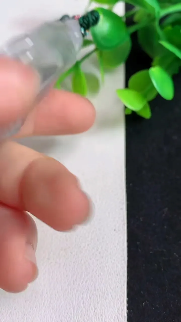 天然A货翡翠春带彩 紫罗兰节节高升 竹节吊坠，尺寸69.5-49.8-10.8，重:55.56g
5月4日