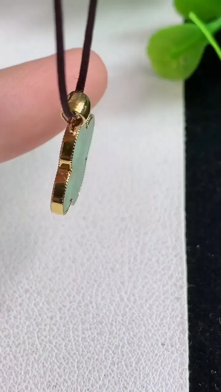 天然A货翡翠四叶草吊坠，尺寸16-2，重:1.26g
5月4日