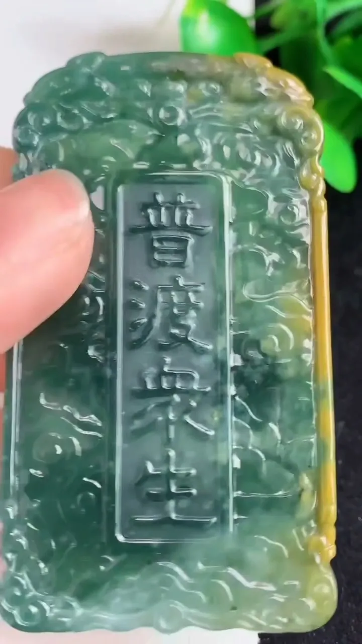 天然A货翡翠蓝水双彩大势至观音菩萨吊坠，尺寸70-39-5，重:32.69g
5月4日