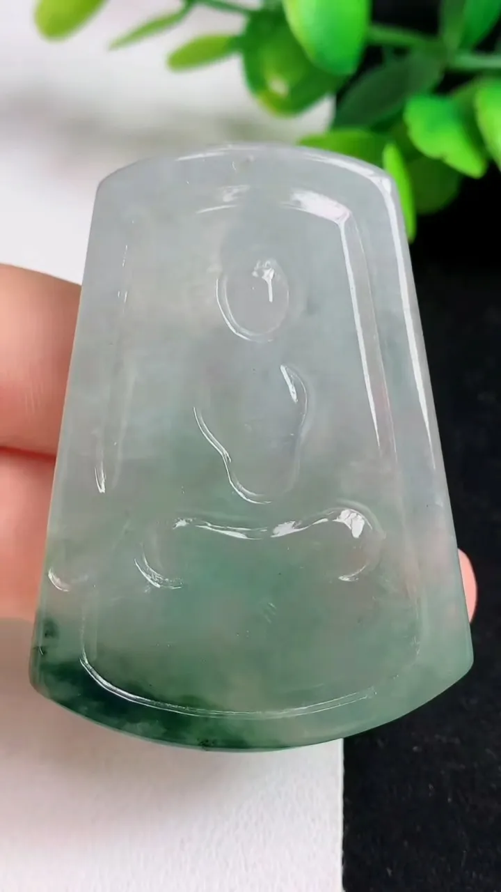 天然A货翡翠大日如来吊坠，尺寸53.4-39.4-5.5，重量:22.40g
5月5日