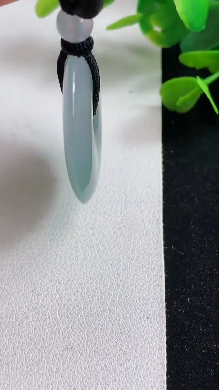 天然A货翡翠飘花平安扣吊坠，尺寸36-5.6，重量:19.07g
5月5日
