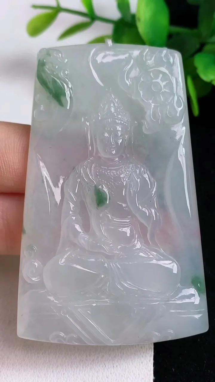 天然A货翡翠飘花观音菩萨吊坠，尺寸67.4-42-5.8，重量:37.04g
5月5日