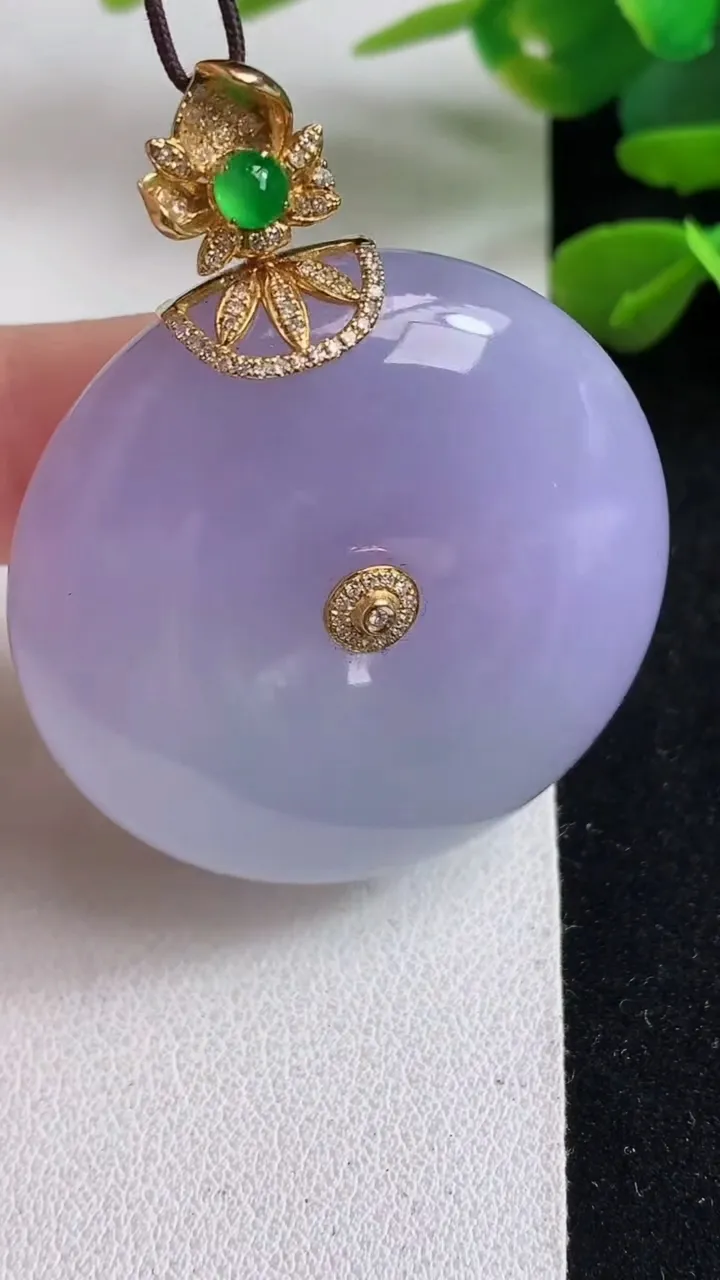 天然A货翡翠k金紫罗兰平安扣吊坠，尺寸38-11.2，重量:35.80g
5月5日